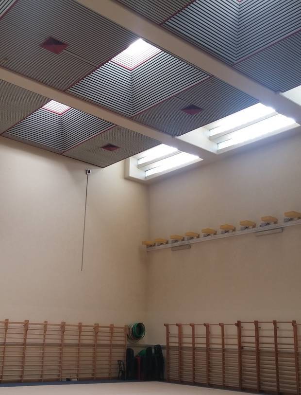 כיפות תאורה שהותקנו במרכז האולימפי על ידי חברת שבטק